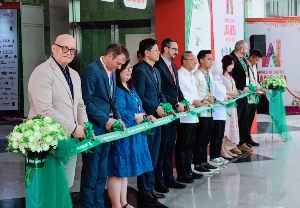 World Of Coffe 2025 di JICC Senayan Resmi Dibuka Oleh Menko Pangan Zulkifli Hasan 