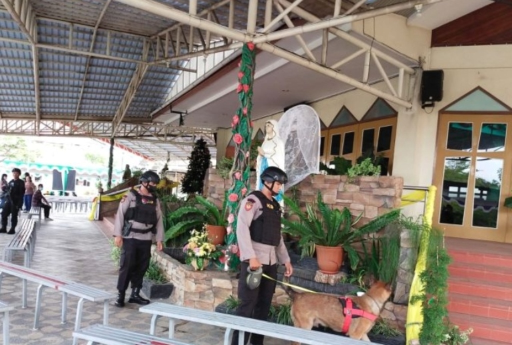 Polda Kalbar melaksanakan pengamanan di Gereja-gereja yang menggelar Misa di malam Natal