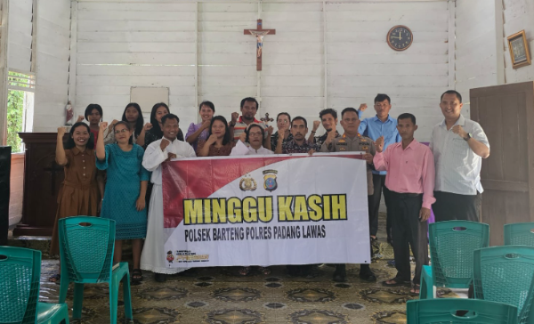 Kapolsek Barumun Tengah-Polres Padang Lawas AKP Elimawan Sitorus, S.H.,M.H, Mengikuti Ibadah bersama dan menjadi petugas ibadah hingga selesai, (And/ist)