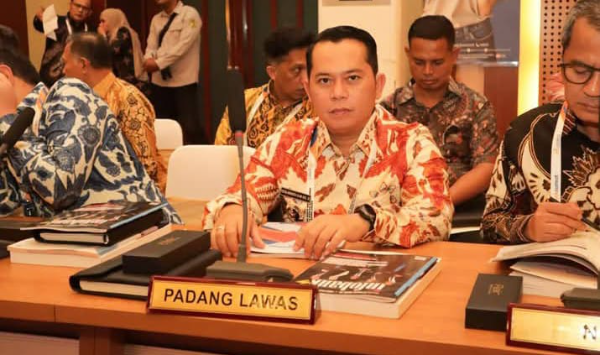 Bupati Palas Putra Mahkota Alam Hasibuan, SE., saat menghadiri RUPS PT. Bank Sumut untuk Tahun Buku 2024 dan rencana buku tahun 2025 di Aula Ballroom Lantai 10 Bank Sumut Medan. (And/ist)