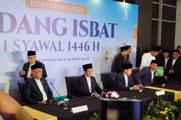 Menteri Agama RI Nasarudin Umar sedang mengumumkan 1 Syawal 1446 Hijriyah jatuh pada hari Senin 31 Maret 2025 usai sidang isbat yang digelar Sabtu (29/3/2025)