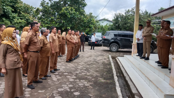 Wabup Palas Achmad Fauzan Nasution (AFN) saat sidak di sejumlah SKPD Kabupaten Palas. (And)