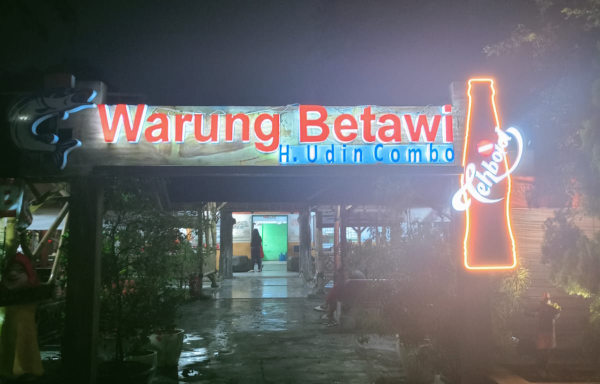 Warung Sayur Gabus Pucung Betawi H. Udin Combo di bilangan Harapan Indah Bekasi