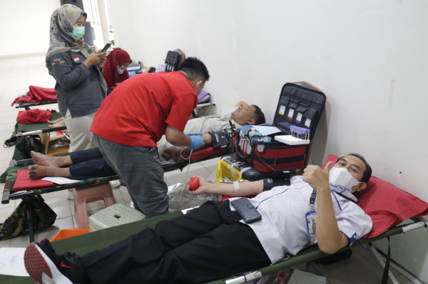 Kegiatan donor darah RSUD CAM.Kota Bekasi kerjasama dengan Unit Transfusi Darah Palang Merah Indonesia (UTD PMI) Kota Bekasi, Rabu (21/5/2025).