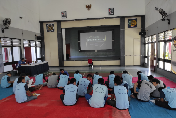 Puluhan warga binaan Lapas Kelas IIB Pati sedang mengikuti kegiatan pemulihan adiksi, Selasa (9/9/2025).