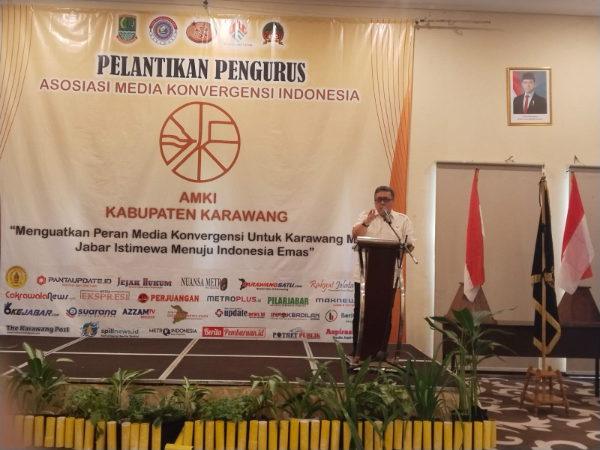 Ketua Umum AMKI pusat Tundra Meliala, saat Memberikan sambutan di acara pelantikan Pengurus AMKI Karawang, Rabu (7/1/2025).