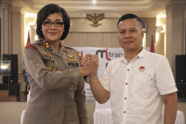 Pimpinan Umum Media Seputarpublik.com Foto bersama AKBP Dr. Netty Rosdiana Siagian yang resmi di tunjuk sebagai Dewan Pembina Women Lawyer Club  (WLC). (Foto Dok. SP).