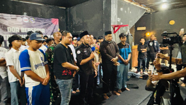 Pelajar SMP dan SMA se-Kota Bogor mengikuti Doa Bersama Catatan Akhir Sekolah di Markas C.A.S Bogor sebagai bentuk komitmen menolak tawuran, narkoba, dan kenakalan remaja.