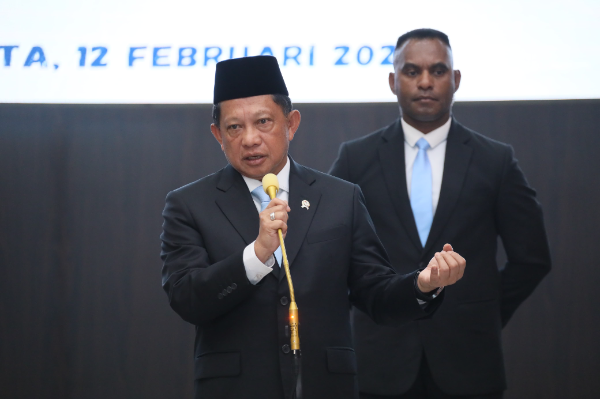 Mendagri Tito Karnavian meminta seluruh jajaran Kemendagri mendukung transformasi dan arah kebijakan Presiden Prabowo. Penekanan diberikan pada revolusi pola pikir ASN serta sinkronisasi kebijakan daerah menuju ekonomi sosial kerakyatan dan kemandirian nasional. Kamis, (12/2/2026).