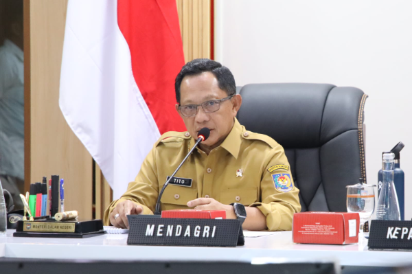 Mendagri Tito Karnavian menerbitkan Surat Edaran Gerakan Indonesia ASRI yang mewajibkan pemda memperkuat kebersihan, kesehatan, keamanan, dan keindahan lingkungan. Kebijakan ini menjadi langkah strategis nasional dalam mewujudkan tata kelola lingkungan yang berkelanjutan dan partisipatif di seluruh daerah Indonesia.