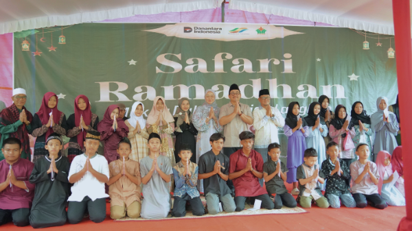 PTPN IV PalmCo Regional VII menggelar Safari Ramadan di Sumatera Selatan dengan menyalurkan santunan kepada 130 anak yatim serta bantuan rumah ibadah sebagai bentuk penguatan sinergi operasional dan kepedulian sosial perusahaan.
