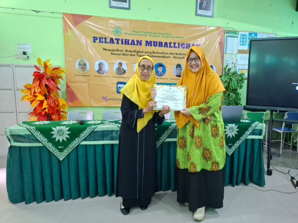 Dosen FISIP UHAMKA, Dr. Hj. Novi Andayani Praptiningsih, menjadi narasumber Pelatihan Muballighat ‘Aisyiyah Tangerang Selatan dengan materi komunikasi massa dan strategi dakwah digital bagi kader perempuan.