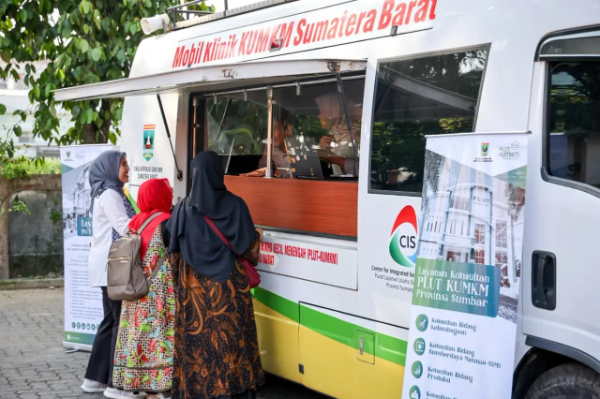 Transaksi e-commerce produk UMKM di wilayah terdampak bencana di Aceh, Sumatera Utara, dan Sumatera Barat meningkat tajam hingga menembus 7,4 juta transaksi seiring pulihnya jaringan telekomunikasi dan dukungan program UMKM Sumatera Bangkit. (Dok. Satgas PRR/kementrian UMKM).