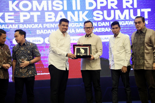 Wamendagri Bima Arya dorong reformasi total BUMD! Pemerintah siapkan RUU untuk perkuat tata kelola, efisiensi, dan profesionalisme perusahaan daerah demi kinerja yang lebih sehat dan akuntabel. Rabu, (1/4/2026).