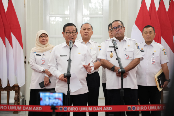 Pemprov DKI resmi terapkan WFH ASN tiap Jumat mulai April 2026. Langkah ini diambil untuk efisiensi energi tanpa mengganggu layanan publik. Skema fleksibel disiapkan, pengawasan pun diperketat. 