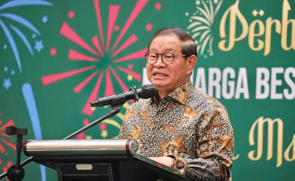 Gubernur Pramono Anung menegaskan pentingnya menjaga keberagaman sebagai fondasi persatuan Jakarta dalam acara halalbihalal warga Pondok Indah. Kegiatan ini menjadi simbol kuat harmoni lintas agama dan budaya di ibu kota.