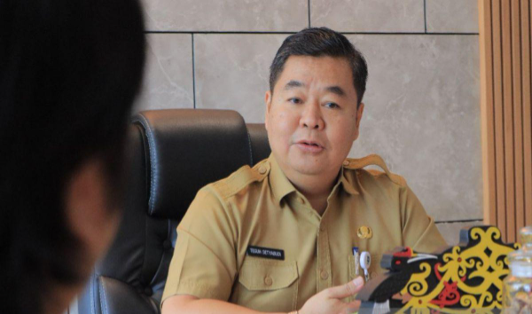 Direktur Jenderal (Dirjen) Dukcapil Teguh Setyabudi, saat memberikan klarifikasi tentang maraknya pemberitaan di masyarakat yang menimbulkan pemahaman seakan akan masyarakat tidak perlu lagi menyerahkan KTP elektronik (KTP-el) saat menjalani layanan publik dan layanan lainnya.