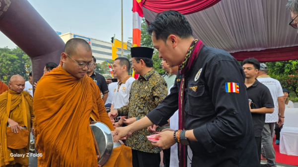 Anggota DPRD DKI Jakarta Kevin Wu mengapresiasi suksesnya Gema Waisak Pindapata Nasional 2026 yang dihadiri 10 ribu umat Buddha, sebagai simbol kuat toleransi, kebersamaan, dan kepedulian sosial di Jakarta. Minggu (10/5/2026).