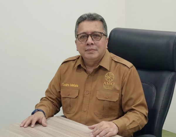 Tundra Meliala Ketua Umum Asosiasi Media Konvergensi Indonesia (AMKI) menilai Sipilisasi Polri dapat memperkuat profesionalisme kelembagaan, namun reformasi budaya organisasi dan peningkatan kepercayaan publik tetap menjadi tantangan terbesar kepolisian Indonesia.