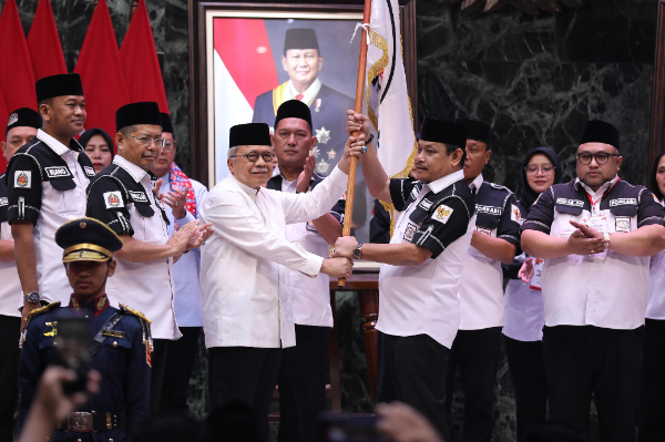 H. Abdul Ghoni sebagai resmi dilantik menjadi Ketua Umum DPP FORKABI periode 2026–2031 dan Marullah Matali sebagai Ketua Majelis Pertimbangan Organisasi Pusat (MPOP) di Balai Agung, Balai Kota Jakarta, Jumat (24/7/2026).