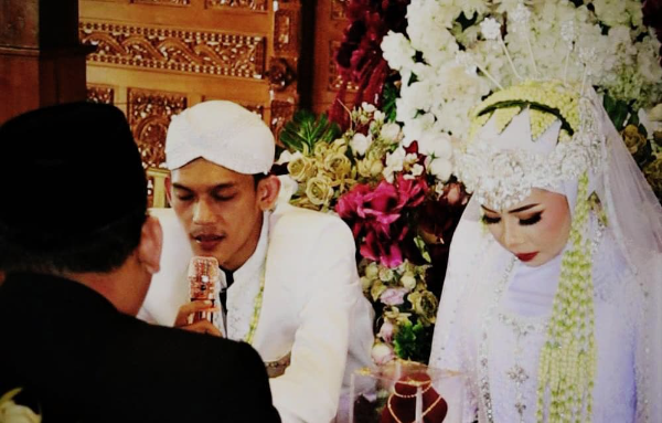 Tren Wedding Intimate (WI) semakin diminati pasangan muda, termasuk kalangan Gen Z, sebagai alternatif menggelar resepsi pernikahan secara sederhana namun tetap artistik, elegan, dan berkesan.