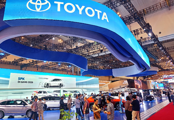 Suasana pembukaan GIIAS 2026 di ICE BSD City, Kabupaten Tangerang. Pameran otomotif terbesar di Indonesia menghadirkan puluhan merek kendaraan, peluncuran produk terbaru, teknologi kendaraan listrik, serta beragam aktivitas interaktif bagi pengunjung.