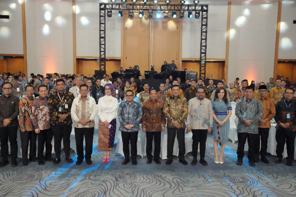 Mendagri Muhammad Tito Karnavian mendorong kementerian dan lembaga turut memberikan apresiasi kepada pemerintah daerah berprestasi untuk memotivasi peningkatan kinerja daerah.
