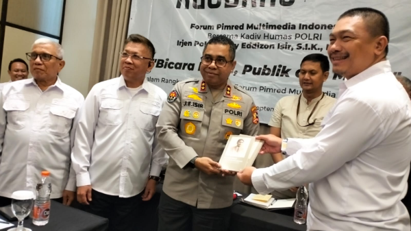 Kadiv Humas Polri Irjen Pol. Johnny Eddizon Isir berdialog dengan sejumlah pemimpin redaksi dalam diskusi “Bicara Polisi, Publik dan Media” di Jakarta Pusat, Rabu (9/9/2026).