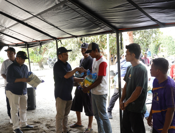 PTPN IV Regional 2 menyalurkan bantuan dan melakukan peninjauan lokasi warga terdampak angin puting beliung di sekitar Kebun Adolina, Kabupaten Serdang Bedagai, Sumatera Utara.