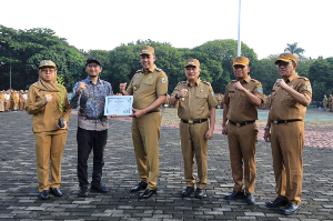 Memulai Tugas, Wali Kota Bekasi Tri Adhianto Didampingi Wawali Bobihoe Pimpin Apel Perdana