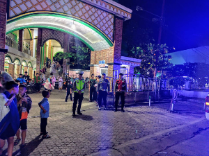 Polres Palas Beserta Jajaran Laksanakan Patroli Pengamanan Sholat Taraweh di Masjid