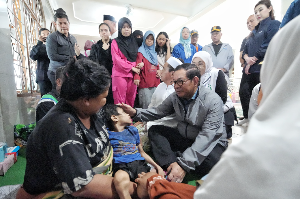 Banjir Jakarta Barat Belum Surut, Pramono Anung Turun Langsung ke Pengungsian Rawa Buaya