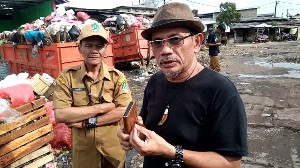 Pasar Harapan Jaya Darurat Sampah, Kabid Pasar Tinjau Lokasi, Siap Bereskan !