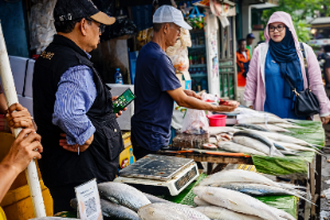 Jelang Imlek 2026, Tradisi Bandeng Betawi Diserbu Warga Rawa Belong Jakarta Barat