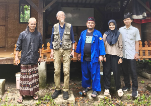 Ahli Jepang Isamu Sakamoto Serahkan Bibit Pohon Sae di Jakarta, Pondok Budaya Betawi Rorotan Bangkitkan Literasi Daluang