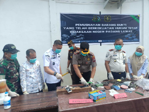 Wakil Bupati Padang Lawas Hadiri Pemusnahan 100 Perkara di Kejari Sibuhuan, Tegaskan Komitmen Penegakan Hukum