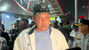 Wali Kota Bekasi Tinjau Lokasi Tabrakan Kereta di Bekasi Timur