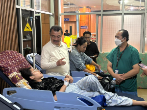 Wawali Bobihoe Jenguk Korban Tabrakan Kereta Bekasi, Ajak Masyarakat Doakan Para Korban 