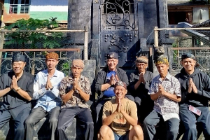 Anton Charliyan Soroti Ancaman Banjir dan Kerusakan di Kampung Adat Naga