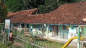 Atap PAUD Nurul Hidayah di Lebak Rusak Parah, Guru Khawatir Keselamatan Anak Terancam