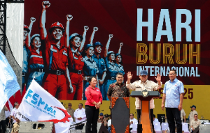 Prabowo Hadiri May Day di Monas, Janjikan Daycare untuk Buruh