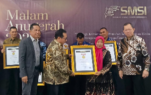 Pemred Sudut Pandang Umi Sjarifah Raih Anugerah SMSI 2026 sebagai Tokoh Inspiratif Indonesia