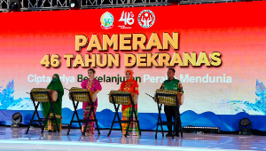 HUT ke-46 Dekranas, Tri Tito Karnavian Kenakan Baju Bodo di Makassar, Dorong Perajin Indonesia Tembus Pasar Global
