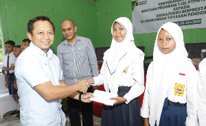 Sambut Tahun Ajaran Baru 2026/2027, PalmCo Salurkan Bantuan Pendidikan Rp1,3 Miliar untuk Sekolah dan Beasiswa Pelajar