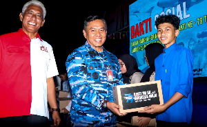 Hari Bakti ke-79 TNI AU, Lanud Halim Perdanakusuma Berbagi Sembako untuk Warga Lubang Buaya