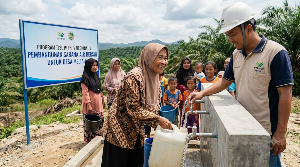 PTPN IV Regional V Bangun Sarana Air Bersih untuk Warga Desa Meliau melalui Program TJSL