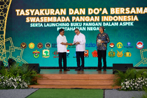 Dirut PTPN I Abdul Rivai Ras Luncurkan Buku Pangan dalam Aspek Pertahanan Negara, Perkuat Gagasan Swasembada dan Ketahanan Nasional