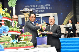 Pelukis Betawi Iwan Aswan Raih Penghargaan Menteri Hukum di Hari Pengayoman ke-81