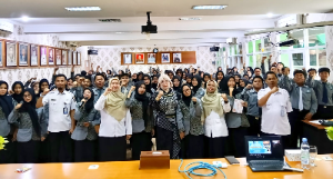Dosen UHAMKA Nurlina Rahman Latih 71 Siswa SMKN 8 Jakarta Kuasai Public Speaking dan Personal Branding