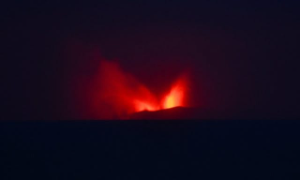 Abu Vulkanik Gunung Anak Krakatau Masuk Jakarta, Warga Jabodetabek Diminta Waspada